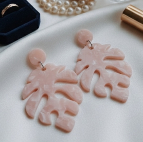 Pale Pink Monstera Leaf Earrings, Marbled Acrylic Dangle Earrings. 6 Cm - Picture 2 of 8
